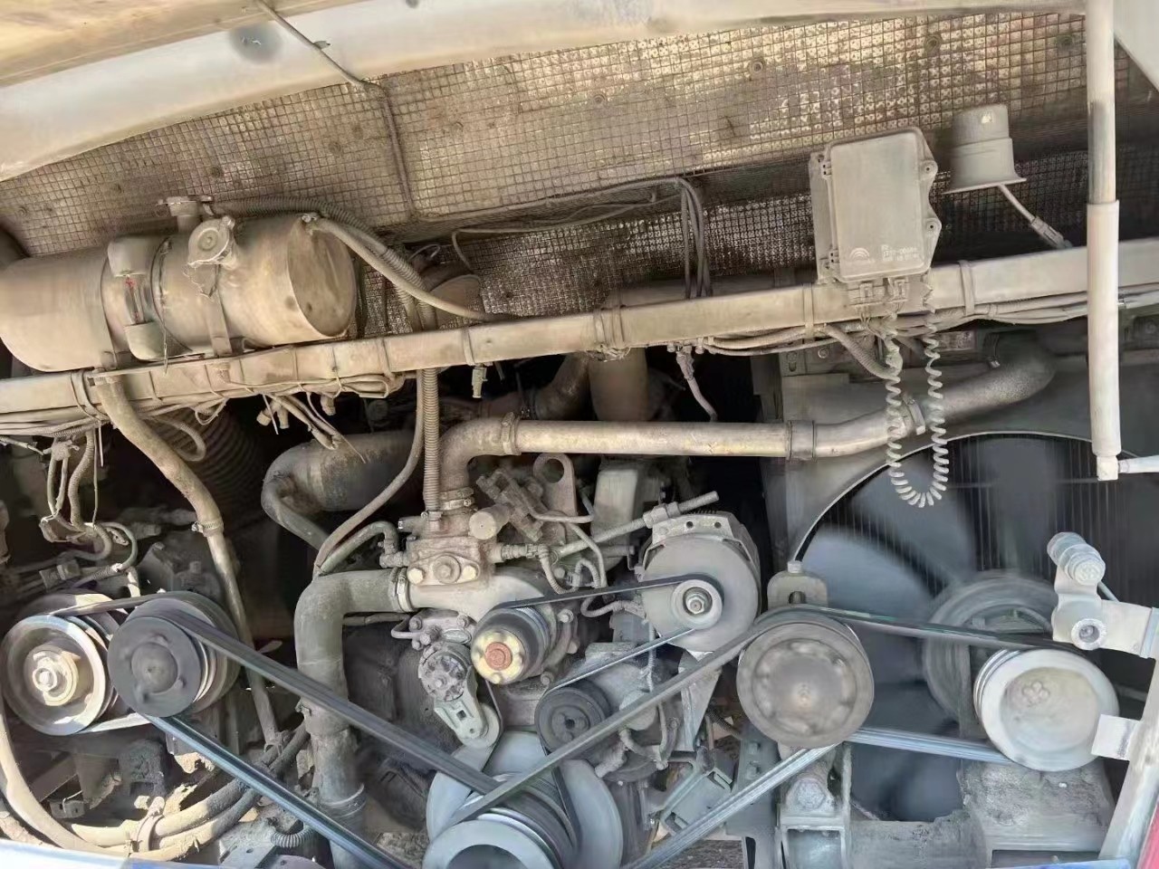 Используемый пригородный автобус Yutong ZK6110 использовал двери автобуса 2 двигателя зада автобуса 49-51seater церков