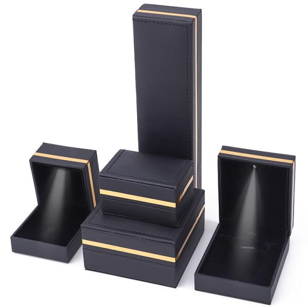 La boîte à bijoux noire LED lumière pour le bracelet Deluxe avec taille personnalisée et le dernier style