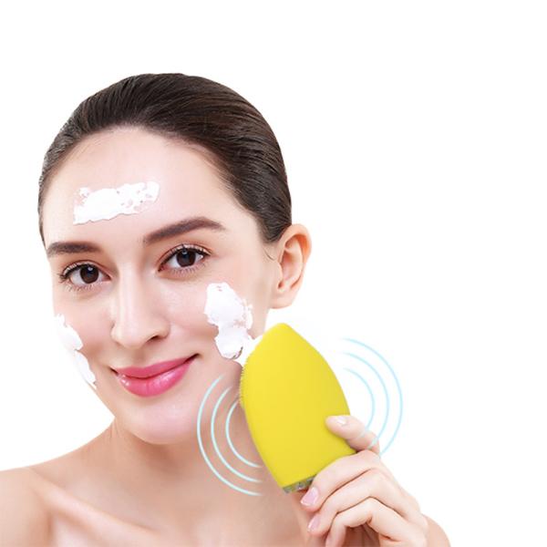 Yellow Electronic Silicone Face Exfoliator For Facial Deep Clean 84*106*35mm