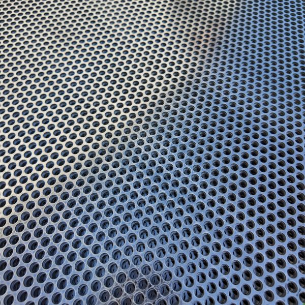 316L 1 Mm Perforated Stainless Steel Sheet UV Resistant For Marine Environments