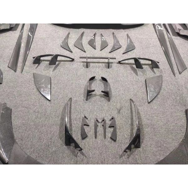 Le kit de corps en fibre de carbone pour McLaren 720S 720 amélioré TOPCAR Style