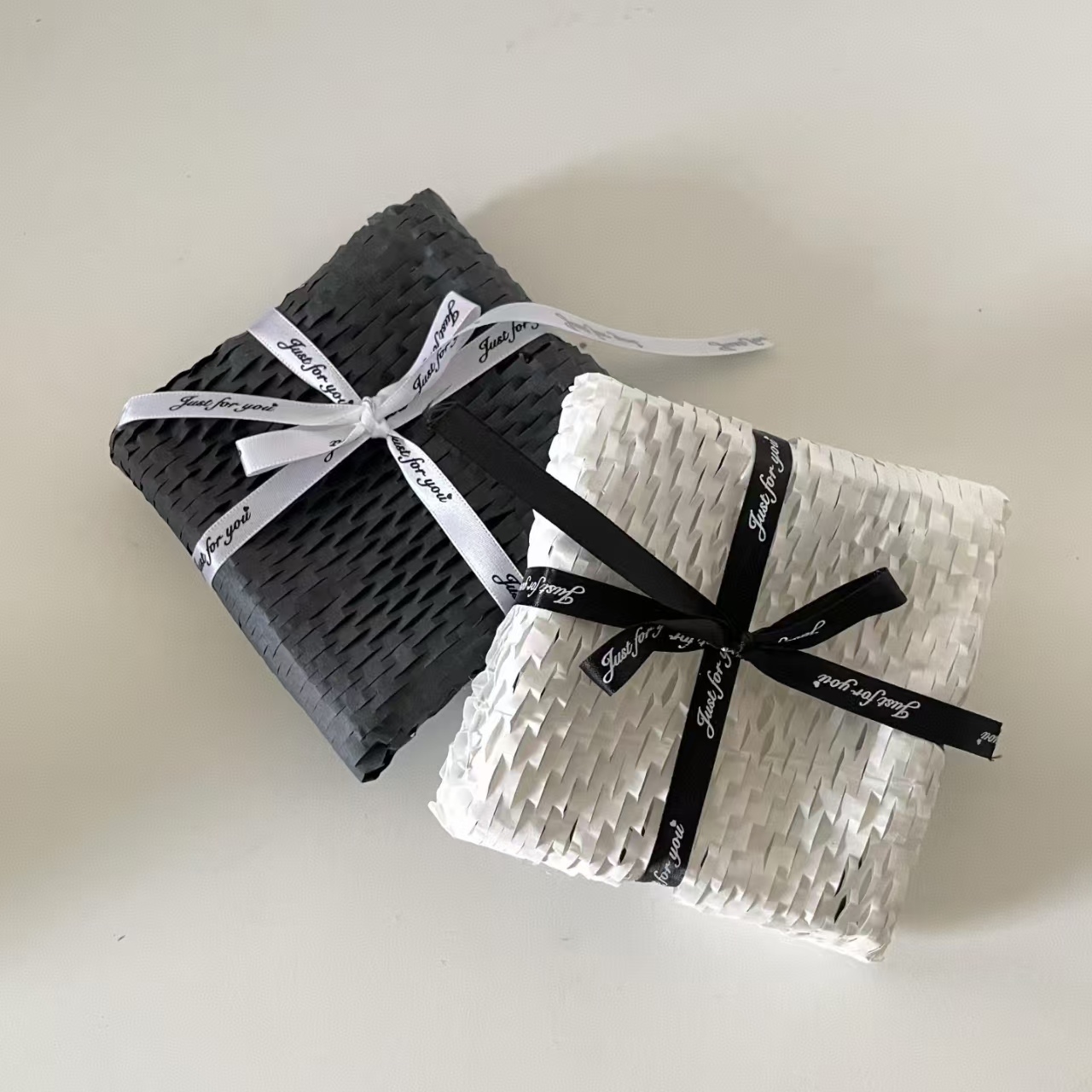 Black & White Honeycomb Paper Duo – Expandable Gift Wrap Set for Modern & Minimalist Gifts