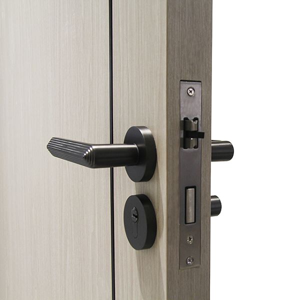 Push Pull Modern Wooden Doors Sound Insulated Solid Wood Interior Door For Home Hotel