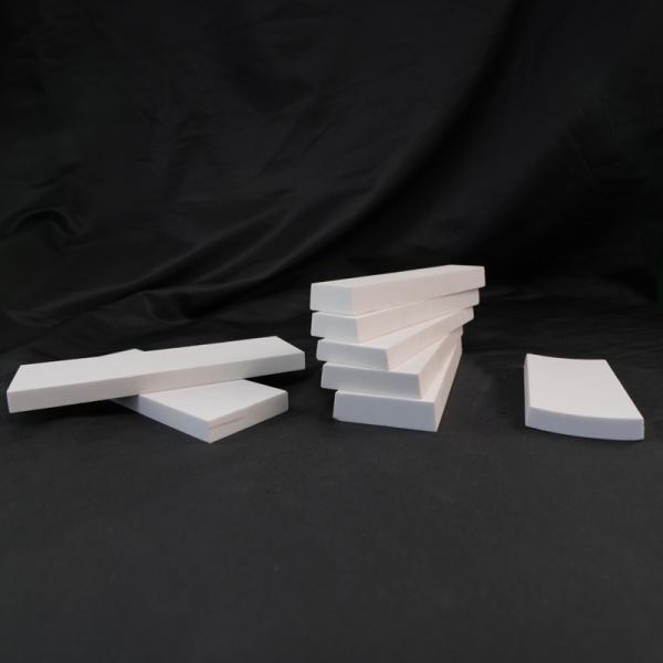 Glossy Alumina Ceramic Tiles with 95% Alumina Content and 130*50*15mm Size for Superior Performance