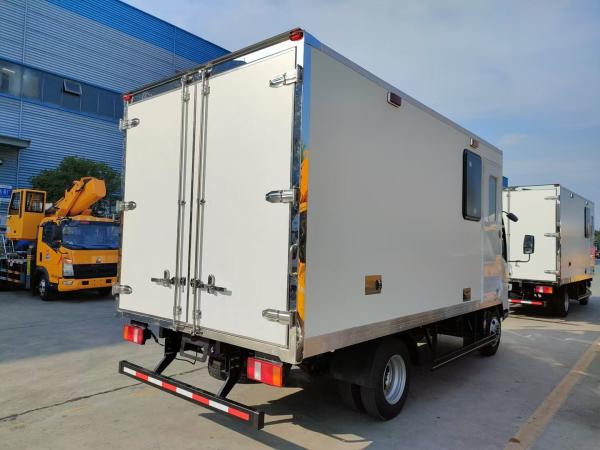 HOWO Refrigerator Truck , Refrigerated Cargo Van Box Truck for Mobile Workshop