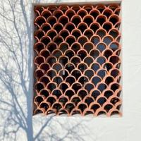 Ventana de ladrillo de arcilla Brisa de color gris Restaurante Interior Decoración de paredes exteriores