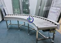O PLC controla 304 de aço inoxidável o transporte curvado para materiais da passagem
