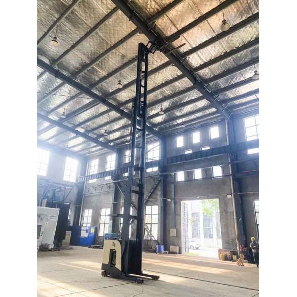 CQD16J 1.6T Battery Operated Reach Truck 1600kg Standing Type Triplex Mast