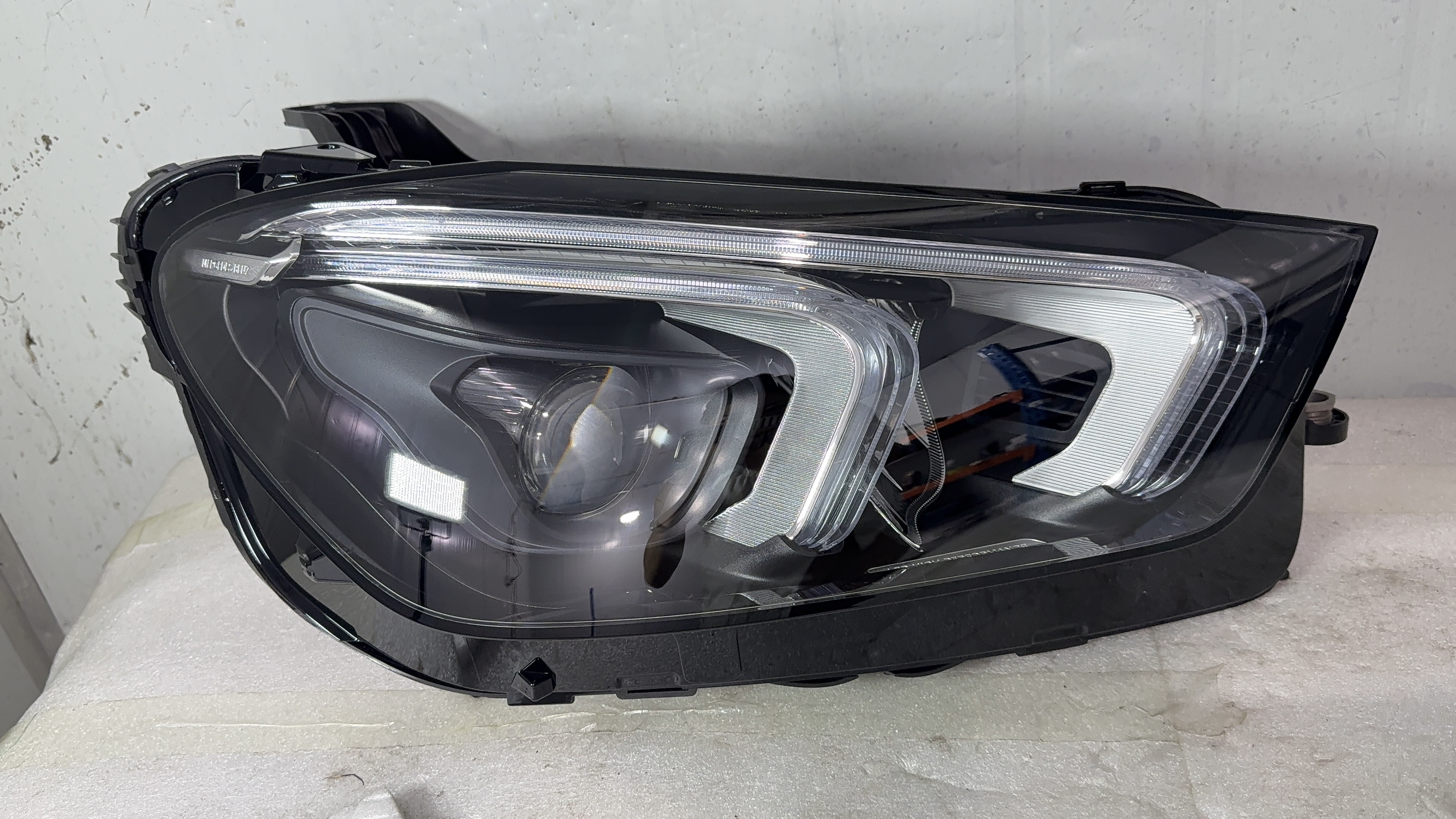 2019- 2022  GLE167 right headlight part number: A167 9 06 5608