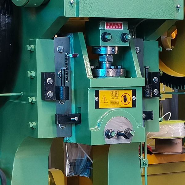 40Ton Steel Hole Punching Machine Mechanical Power Press 3 Kw 240mm