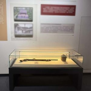 Custom Table Display Case Cabinet Five-sided Glazing 360-degree with Microclimate for Textiles