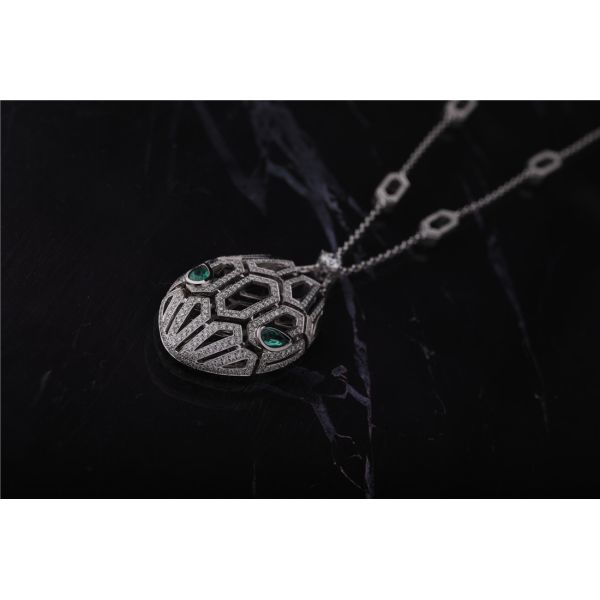 Ожерелье Италии роскошное Serpenti в наборе белого золота 18K с изумрудными глазами и с диамантами pavé на цепи и голове
