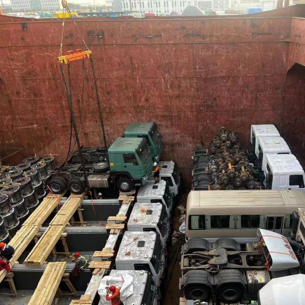 Howo 6 * 4 полуприцеп Трактор передний двойной привод грузовой грузовик передний 380 лошадиных сил Трактор Тракторная головка