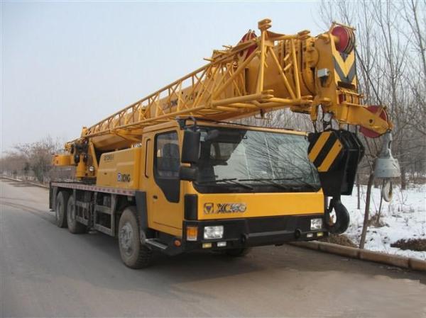 High Power Hydraulic Mobile Crane QY25B.5 Truck Crane 3 r / min Swing Speed for Carriers
