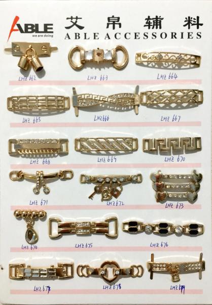 Custom Brushed Gold Zinc Alloy Buckle Chains For Ladies Shoe Spare Parts