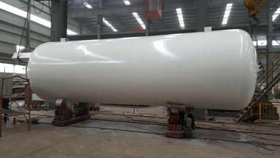 En el caso de las instalaciones de almacenamiento de gas industrial líquido criogénico de 100 toneladas