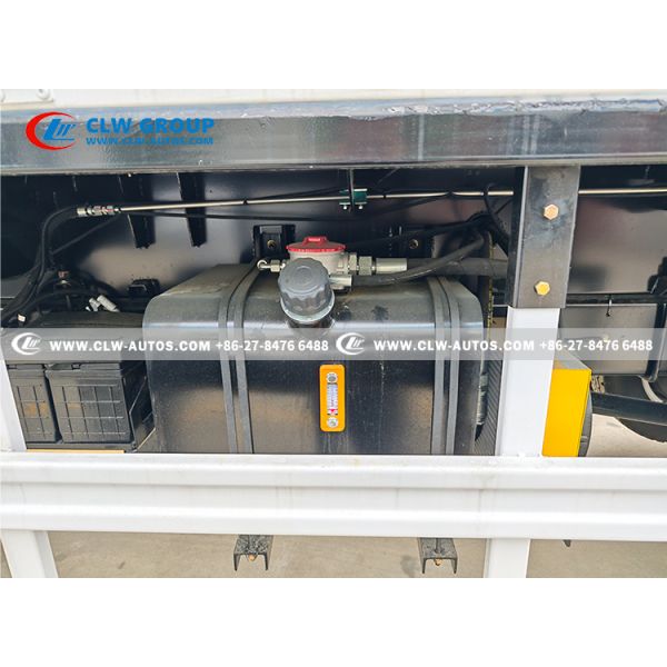 HOWO 18m Insulated Boom Aerial Work Platform Truck with 45kV Insulation Handling Jib
