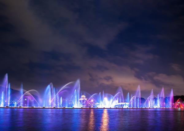 Swing Type Music Dancing Fountain Multi - Vector Floating Computer Controlled