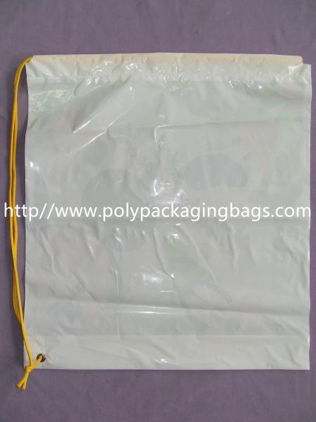 O presente plástico pequeno elegante ensaca sacos de plástico customizáveis da trouxa do cordão