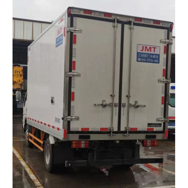Jiangling Cargo Van Refrigeration Diesel Rear Drive 4×2 Manual Transmission