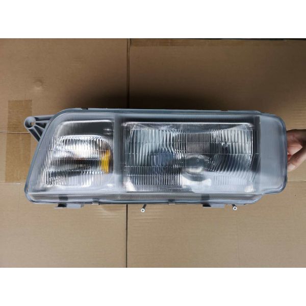 EXR EXZ Container Truck Headlamp With Yellow Fog Lamp Assembly 1821104002 Bottom Of Front Panel