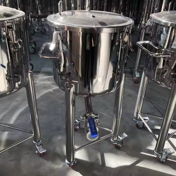 Tanque de almacenamiento de agua de acero inoxidable con ruedas