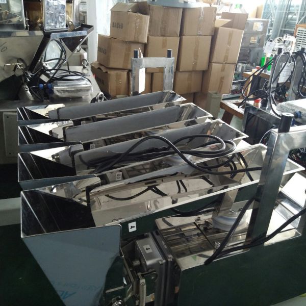2/4 машин упаковки Weigher голов линейных для риса 500g 1000g