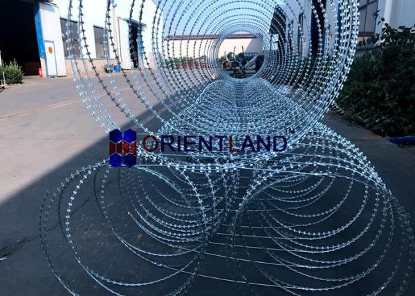 Long Triple Barbed Wire Concertina Coil Pyramid Razor Blade Wire Free Sample