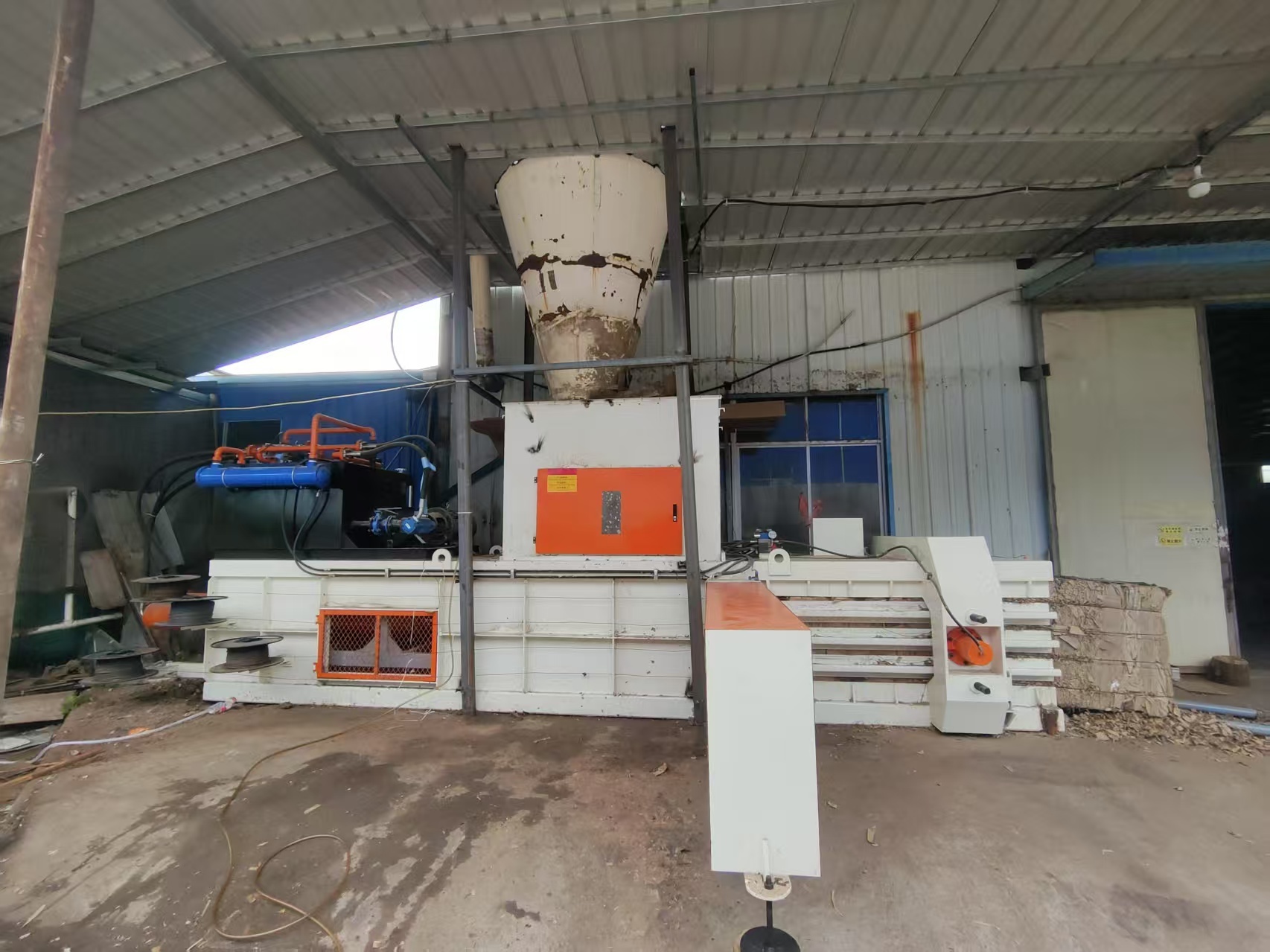 Compact Baler Recycling Equipment Horizontal Paper Baler Machine 2-6 Tons/Hour Capacity