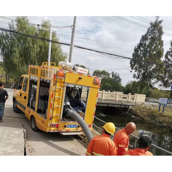 Energy Saving Large Flow Emergency Diesel Type Rescue Pump Truck