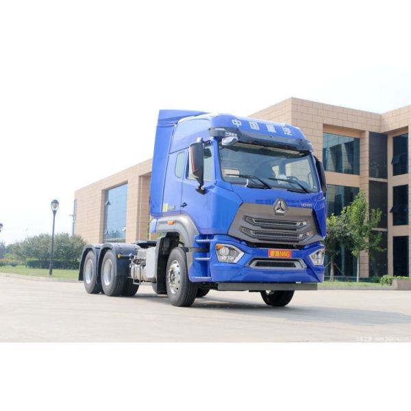 Powerful SinotruK Haohan N6G 4*2 6*4 Traction Truck CHG LNG Special Truck Traction Head