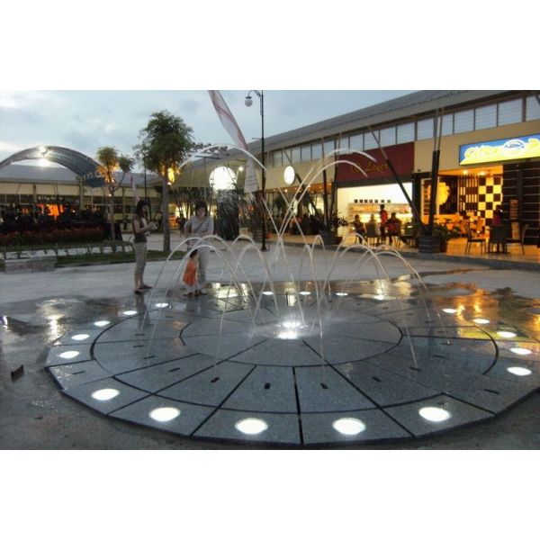 Гранитный бассейн прыгающий джет фонтан высокий спрей