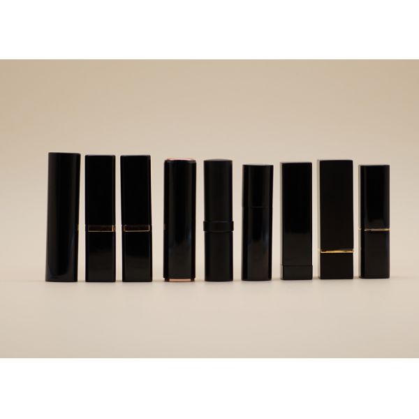 Los envases vacíos por encargo negros brillantes de la barra de labios alisan el volumen de la sensación 5g