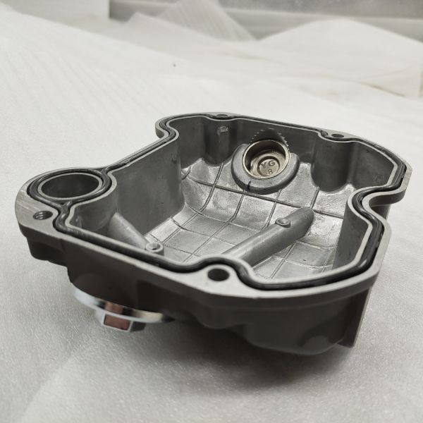 Parties d'assemblage de moteurs à motocyclettes à injection directe pour têtes de cylindres de moteurs communs