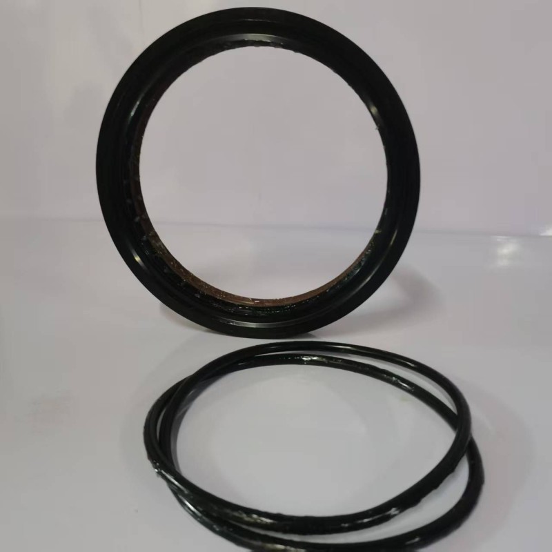Easy Installation Rear Dust Lip Direct Replacement Rear Wheel Oil Seal for Mining Construction Trucks