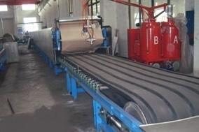Simple PU Sandwich Panel Machine For 30 - 200mm Roof Wall Panel