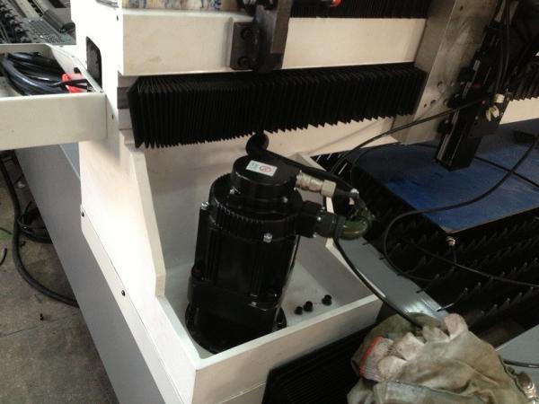 Stainless Steel Fiber Laser Cutting Machine With Laser Power 500 Watt