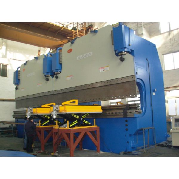 CNC Hydraulic Press Brake with 400KN Max Pressure 175° Max Bending Angle and 6000mm Max Bending Length In Peru