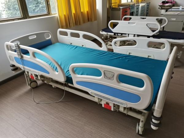 Multifunctional Electric Height Adjustable Bed Hospital ICU Bed With IV Pole