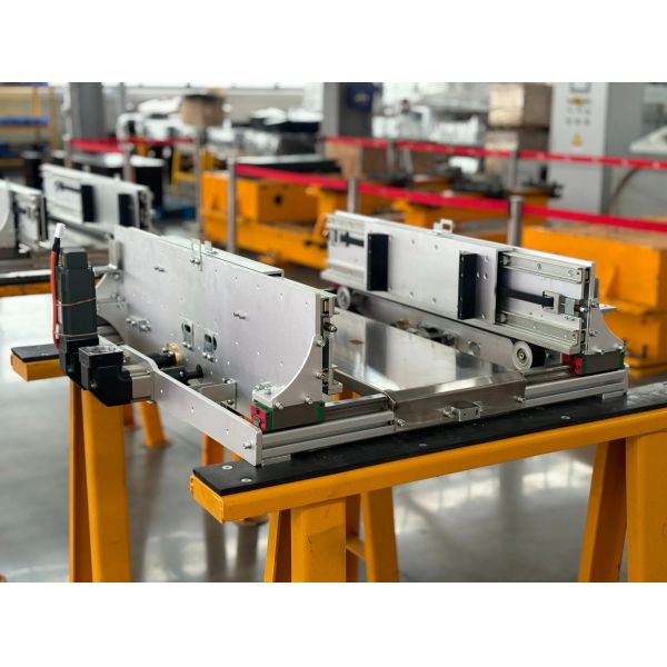 1400 X 1400 X 1500MM Pallet Telescopic Fork Pallet Lifting Forks 50m/Min