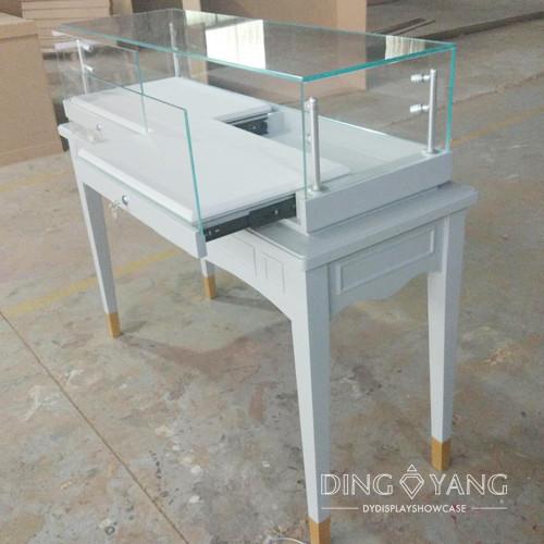 Simple Beautiful Jewelry Showcase Display With High - End Led Light