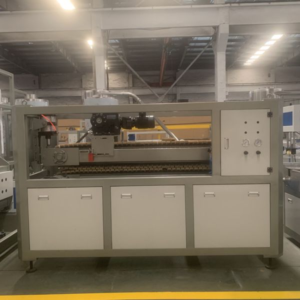 линия ширина штранг-прессования панели потолка PVC емкости 300kg/H 250mm