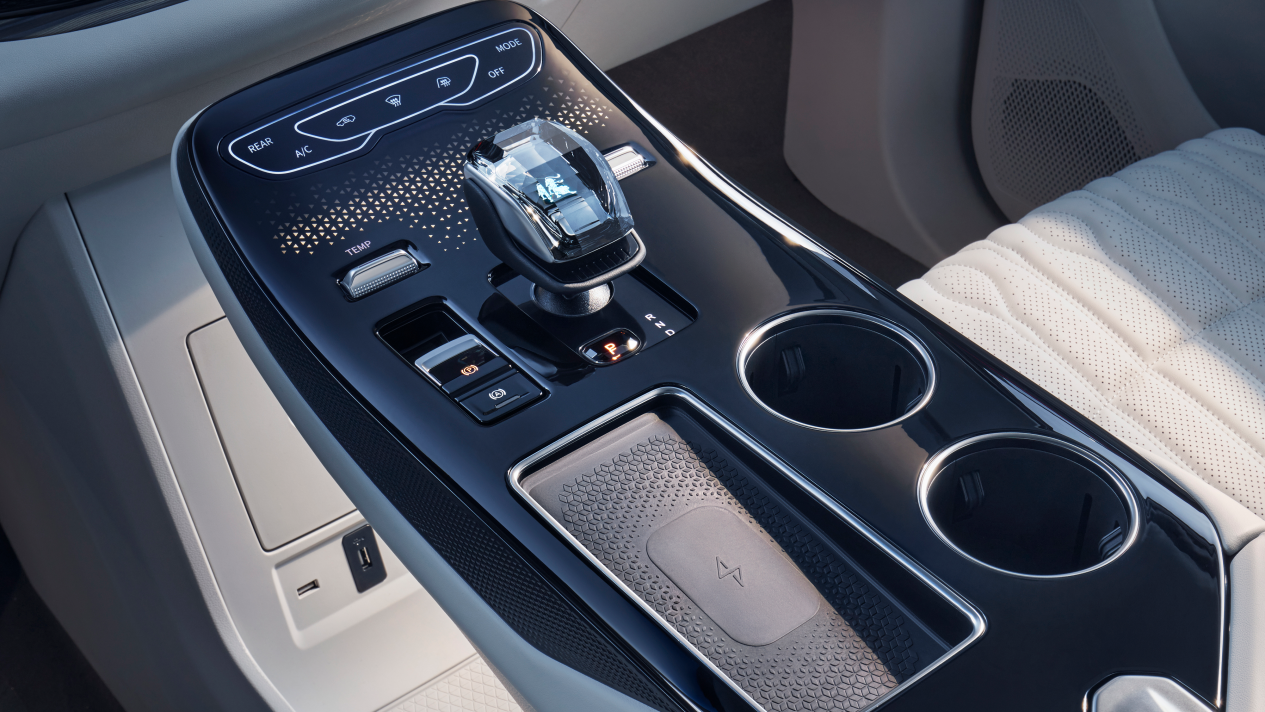 2024 DONGFENG FORTHING V9 PHEV Basic Five-Door Seven-Seater MPV Commercial Vehicle with Plug-in Hybrid Electric Car