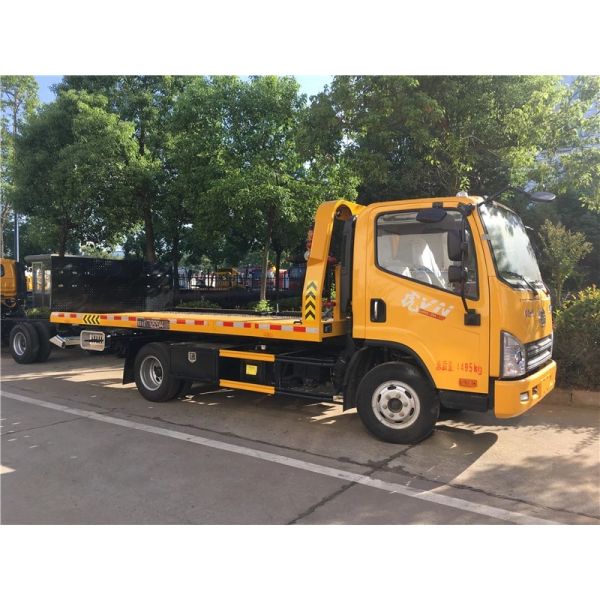 Small 4×2 White 4.5 Ton FAW Road Wrecker Truck Diesel Fuel Type Euro V