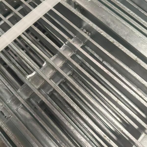 40mm Footstep To Weigh Non-Slip Steel Grating Industrial