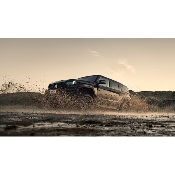 Chinese SUV Cars Dongfeng M-hero 917 High Horsepower Buggy with 1088 Horsepower PHEV EV and 142.7kWh Battery Capacity