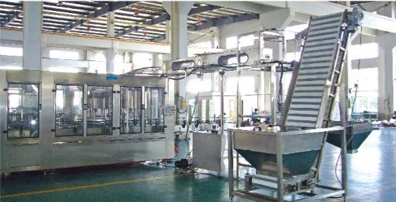 60BPM 500ml PET Bottle Hot Filling Machine Rotating Rinsing