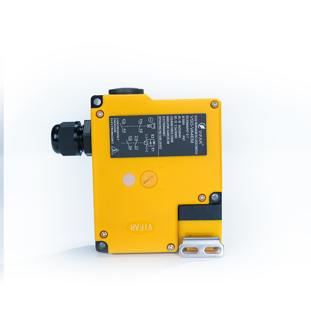 Safety Door Switch Offering Electrical Isolation And Mechanical Stability Ensuring Safe Operation Of Industrial Equipment