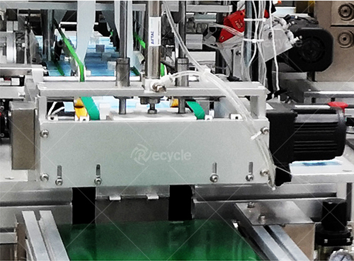Fully Automatic 3 ply Nonwoven Fabric Disposable Medical Facemask Surgical Face Mask Making Machine Production Line