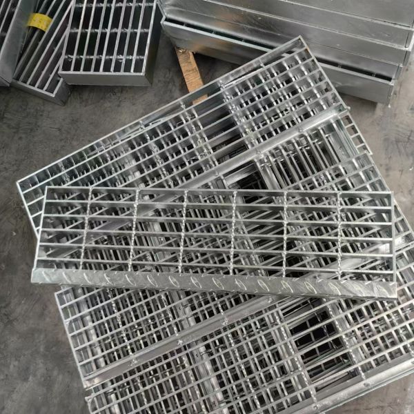 30mm Pitch Flat Stainless Steel Bar Grating in 1000x1000mm